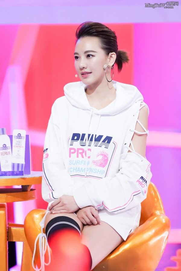 The pure and lovely Huang Qiaoxin and the tall and hot Liu Yurou(3/6)