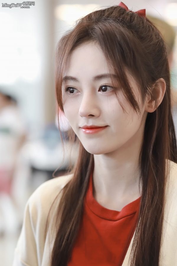 小仙女鞠婧祎穿短裙外出 美美的样子惹人怜(9/10)