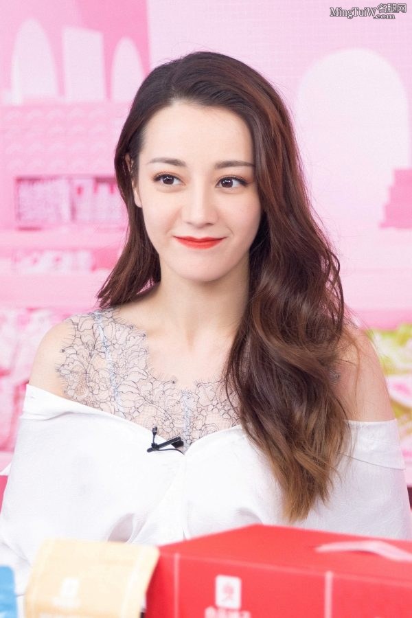舔屏美丽热巴的极致美腿(8/15)
