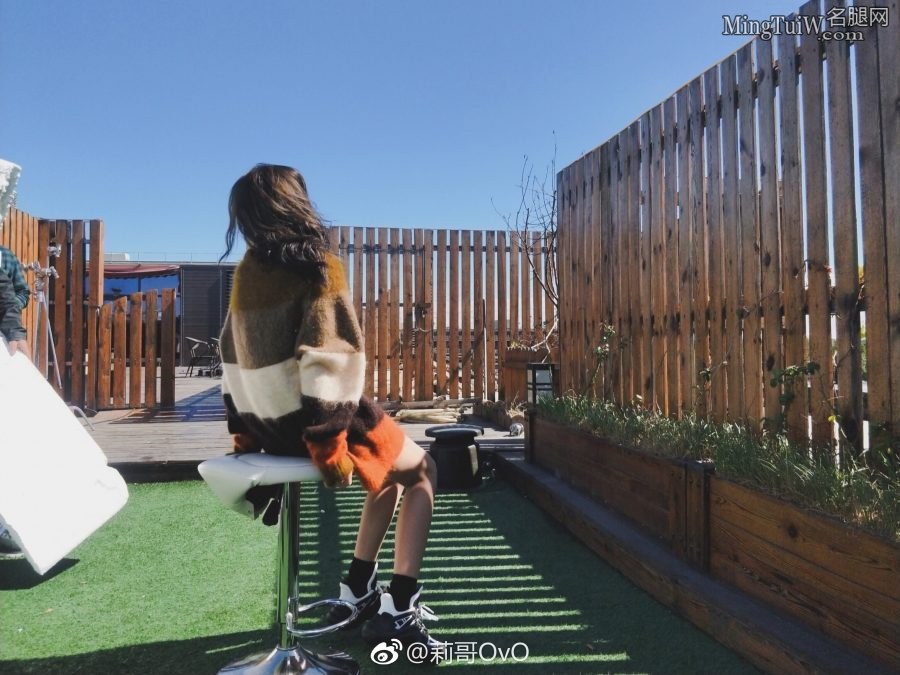女主播莉哥生活照片好细的腿(4/7)