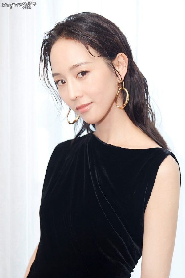 VOGUE红毯张钧甯展示白玉般的美足(7/18)