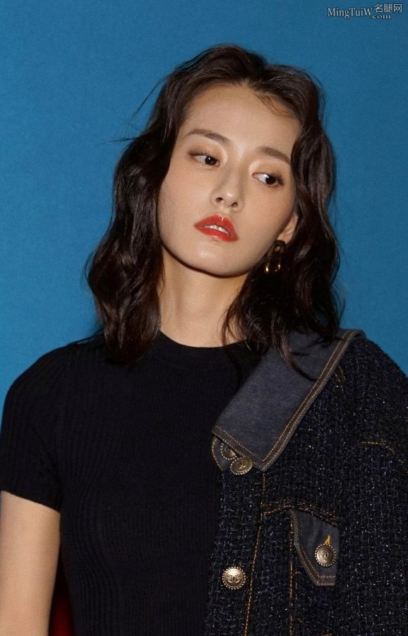 陕西美女柴碧云白腿美足帅酷写真(5/8)