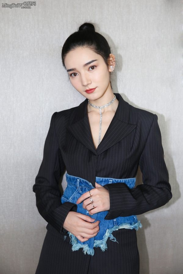 小姐姐代斯牛仔拼接西装玉腿纤细修长(3/8)