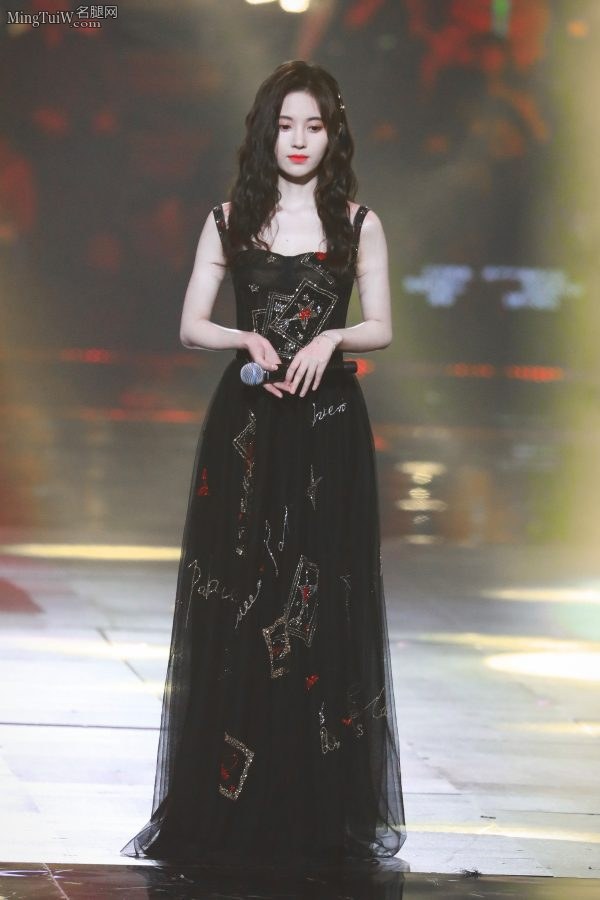 气质优雅皮肤白皙的小仙女鞠婧祎（第1张/共14张）
