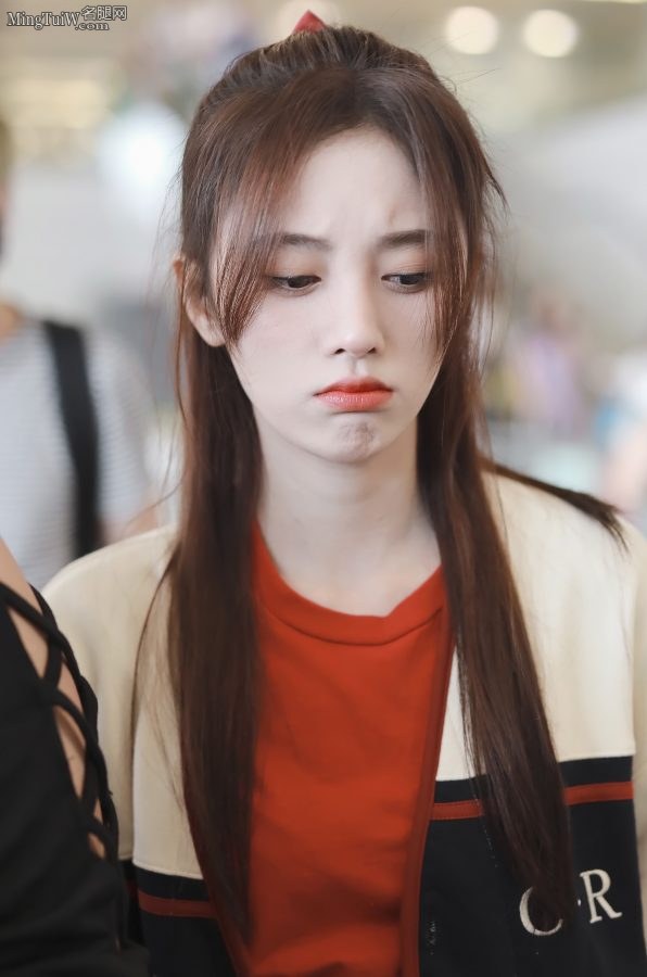 小仙女鞠婧祎穿短裙外出 美美的样子惹人怜(4/10)