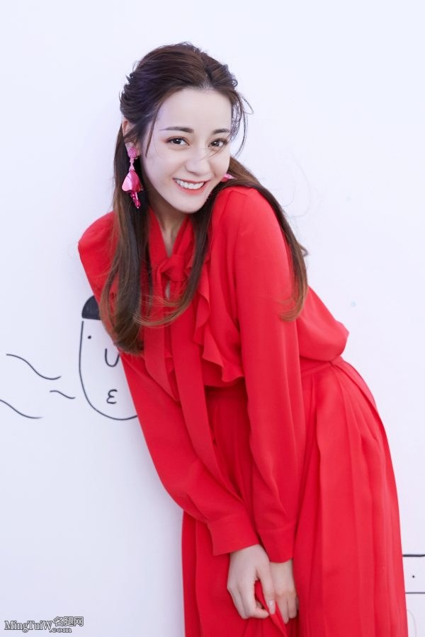 古风味道的小姐姐迪丽热巴代言手游 白皙美足完美(6/18)