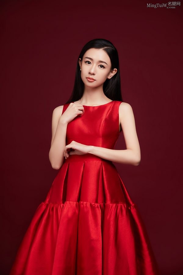 七朵组合成员刘木子乌黑头发细美腿(4/5)