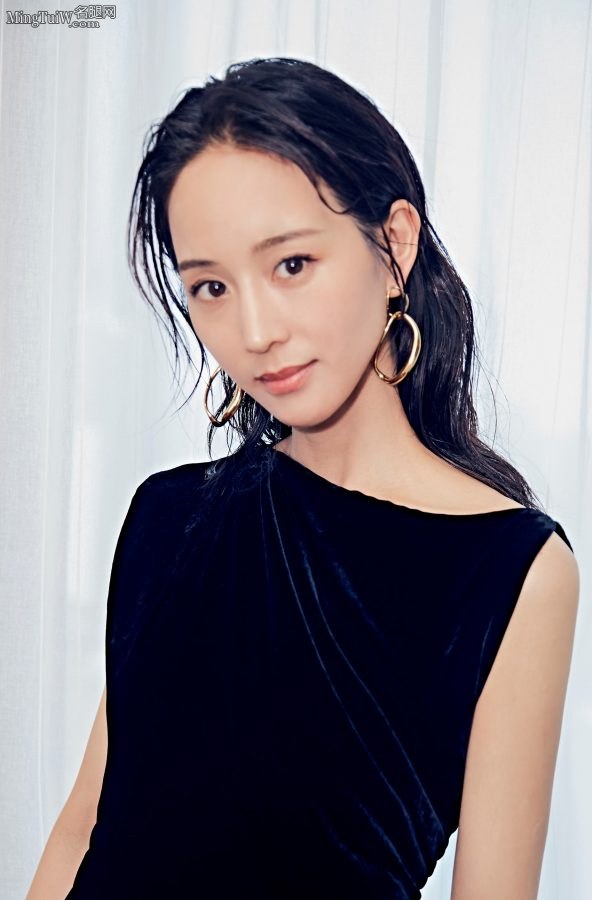 VOGUE红毯张钧甯展示白玉般的美足(8/18)