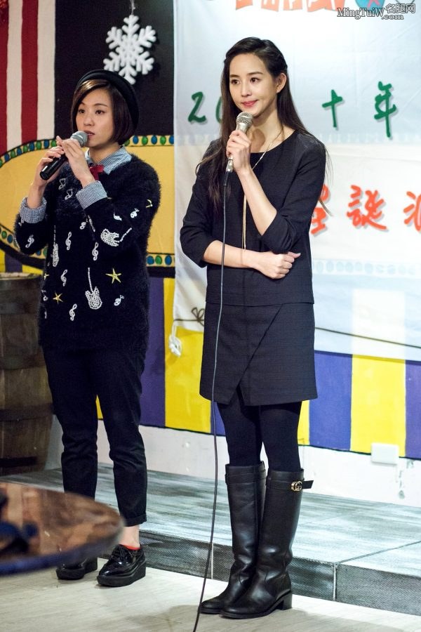 张钧甯在歌友会上厚黑丝裤袜靴子这是谁的女朋友(27/36)