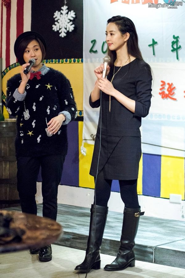 张钧甯在歌友会上厚黑丝裤袜靴子这是谁的女朋友(26/36)