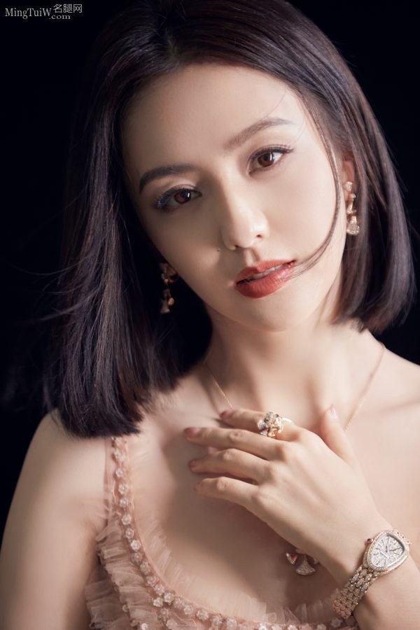 这次不看腿 来欣赏佟丽娅的绝世美颜(1/15)