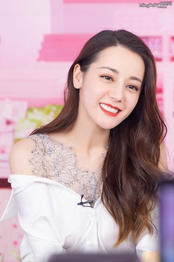 舔屏美丽热巴的极致美腿(10/15)