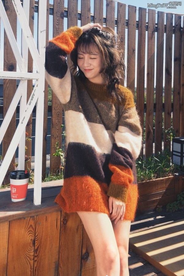 女主播莉哥生活照片好细的腿(2/7)