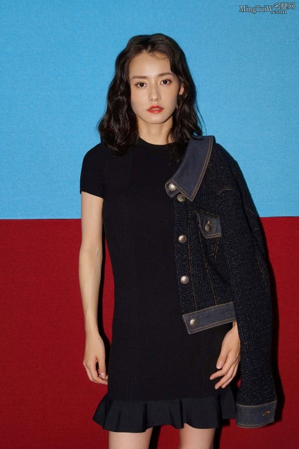 陕西美女柴碧云白腿美足帅酷写真(4/8)