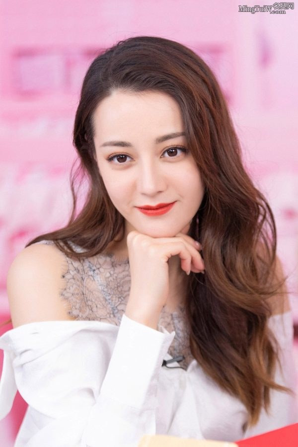 舔屏美丽热巴的极致美腿(13/15)