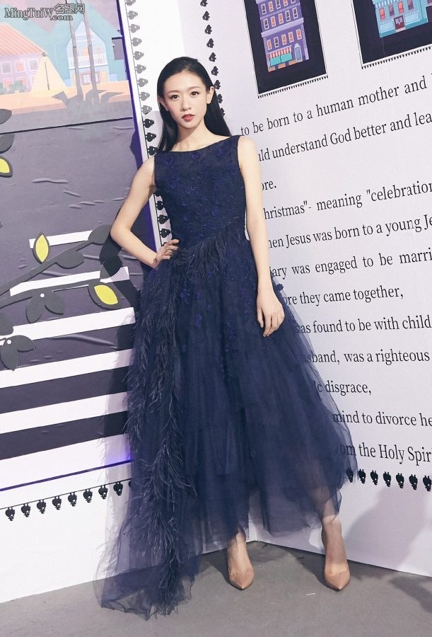 90后美女刘木子蓝色礼服露出光滑的美背(9/9)
