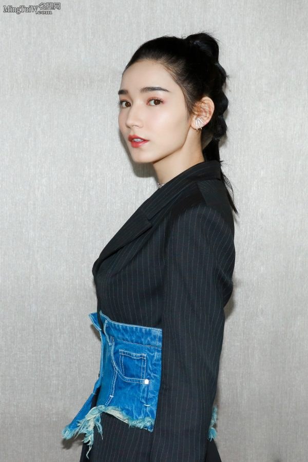 小姐姐代斯牛仔拼接西装玉腿纤细修长(4/8)