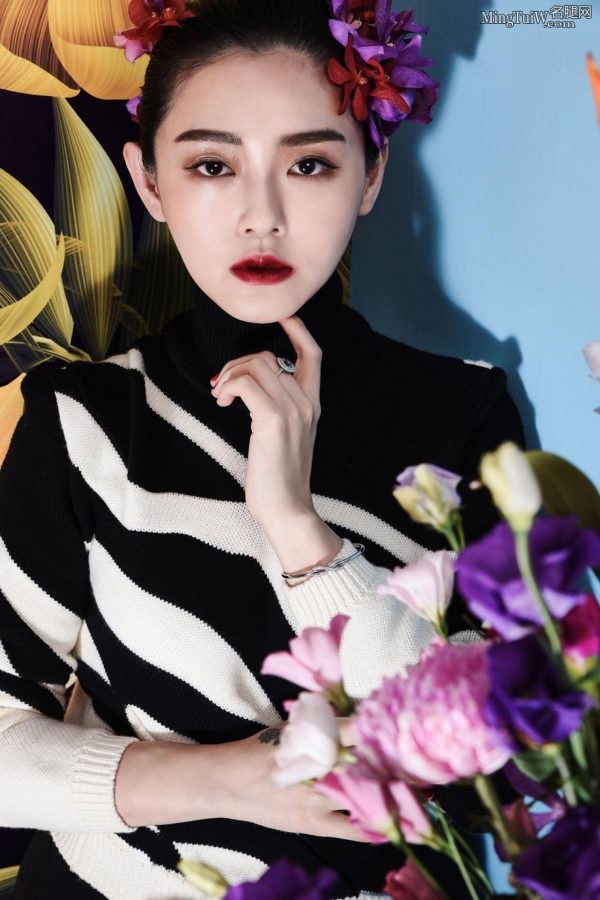 亲姐妹大S和小S拍写真红唇性感(4/4)