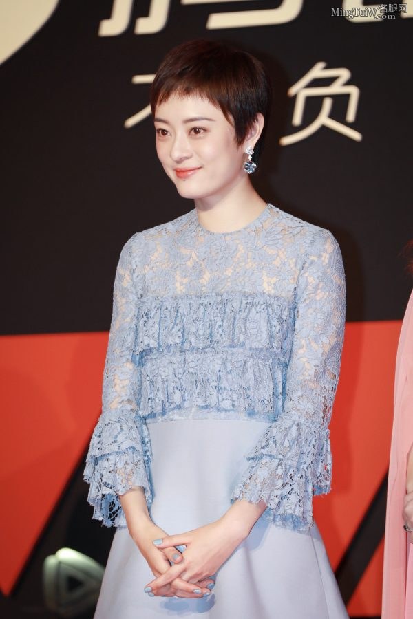自信的女人最美俪,娘娘蓝裙高跟优雅出击(6/9)