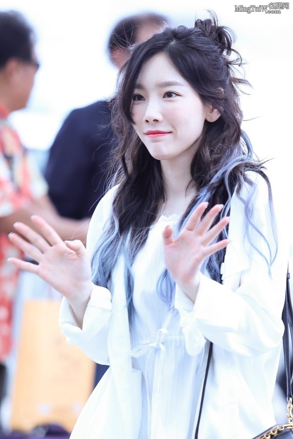 可爱的美少女金泰妍穿牛仔短裤美腿细又白(5/7)