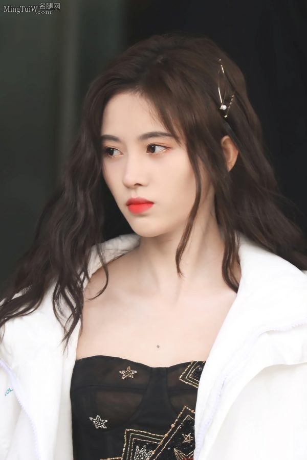 气质优雅皮肤白皙的小仙女鞠婧祎(12/14)
