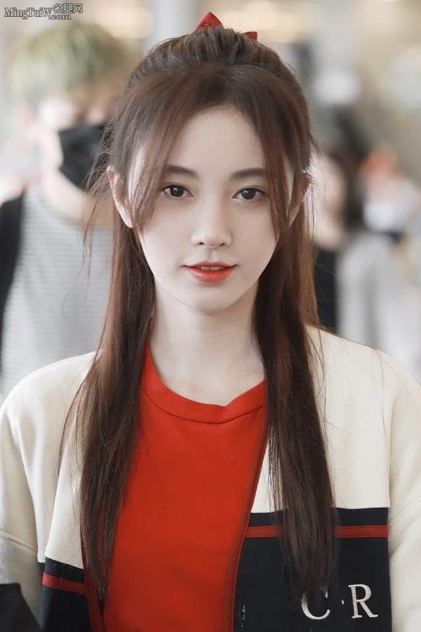 小仙女鞠婧祎穿短裙外出 美美的样子惹人怜(10/10)