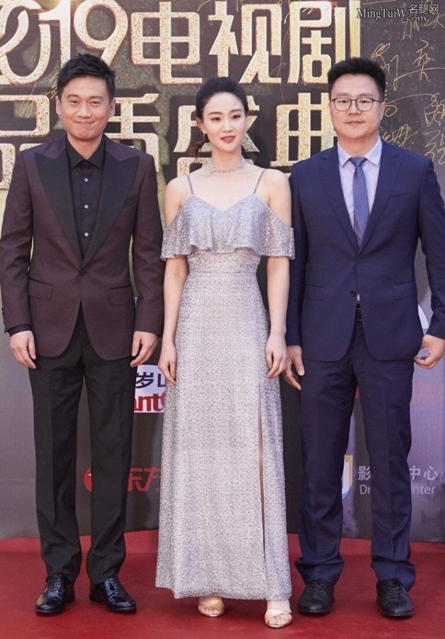 女星侯梦莎身穿吊带长裙小露玉腿气质优雅(6/6)