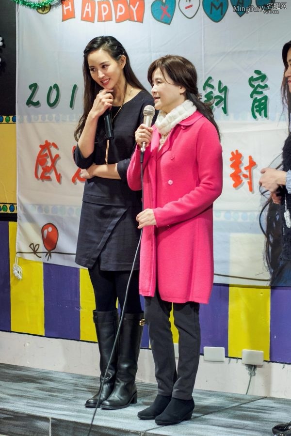 张钧甯在歌友会上厚黑丝裤袜靴子这是谁的女朋友(21/36)
