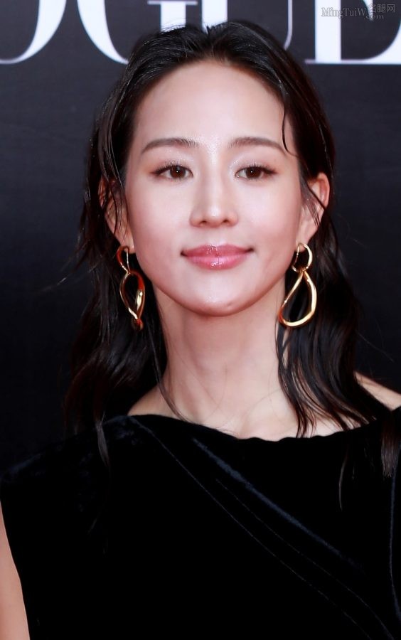 VOGUE红毯张钧甯展示白玉般的美足(14/18)