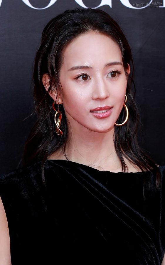 VOGUE红毯张钧甯展示白玉般的美足(15/18)