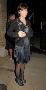 澳大利亚女演员娜塔莉·安博莉亚穿黑丝袜外出