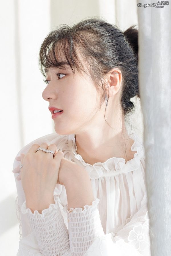 优雅的90后女明星袁冰妍玉腿美足踩凉高跟(6/13)