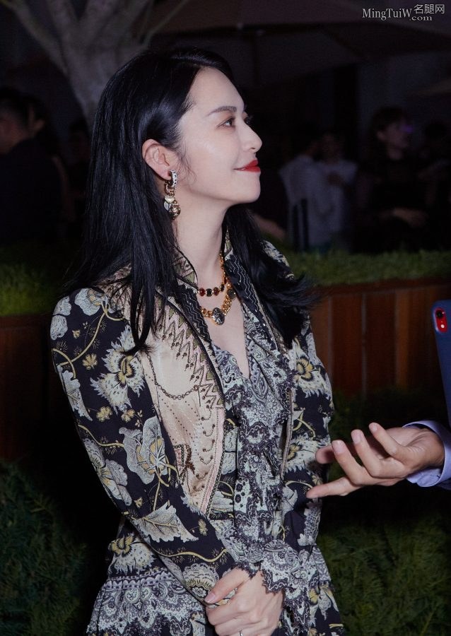 姚晨不穿高跟鞋的修长玉腿依旧非常美丽(11/11)