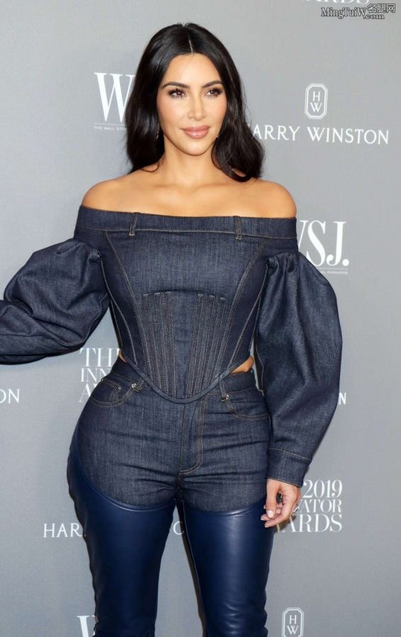 Kim Kardashian篮球般的大臀带给你强烈的视觉冲击(7/16)