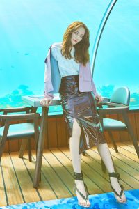 女明星陈乔恩在马尔代夫海天风景里拍摄写真大片