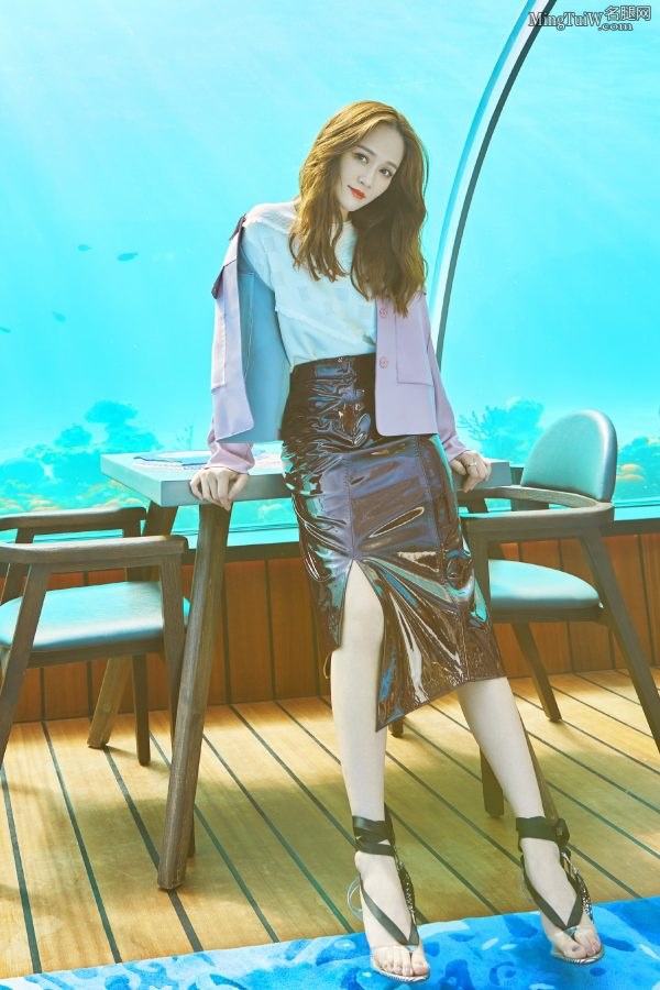 女明星陈乔恩在马尔代夫海天风景里拍摄写真大片(7/18)