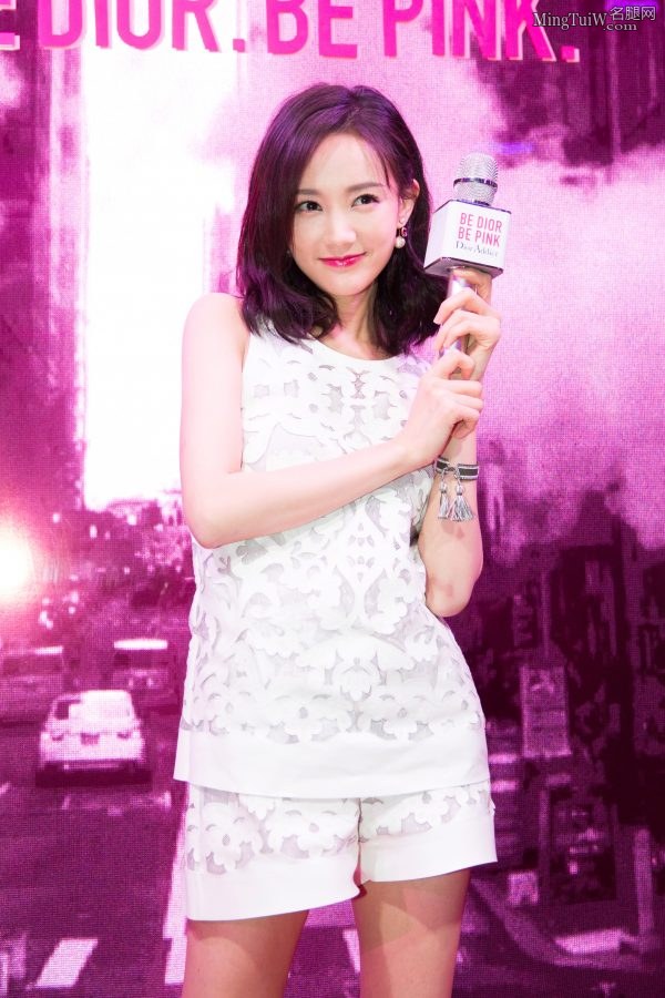 元气少女李一桐身穿镂空短裙光芒四射(4/10)