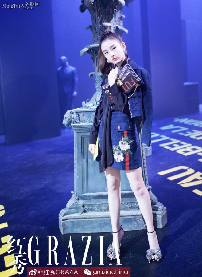 美少女宋祖儿玉足踩细高跟出席时尚活动(4/5)