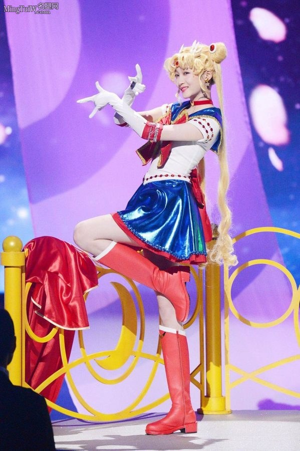关晓彤神级COS美少女战士水冰月还原度超高(1/4)