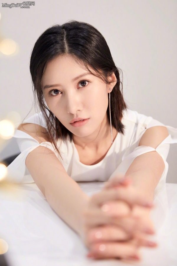 东方气质美女吴优露大长腿亮相(6/6)