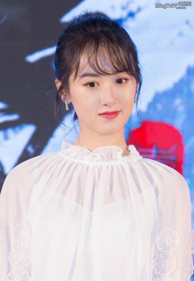 The elegant post-90s female star Yuan Bingyan wears cool high heels with beautiful legs and beautiful feet(11/13)
