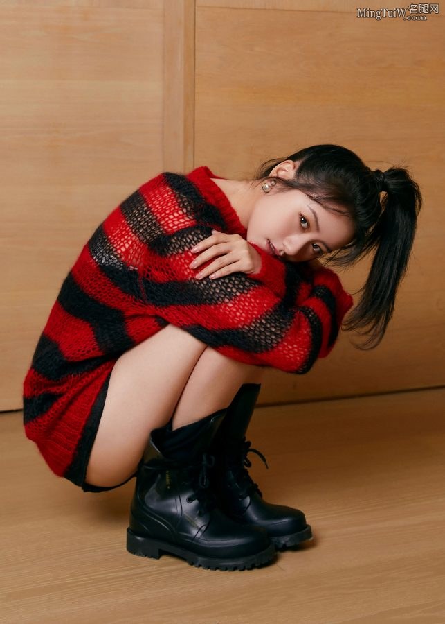梳马尾辫的小美女袁冰妍的美腿绝对是极品等级(10/16)