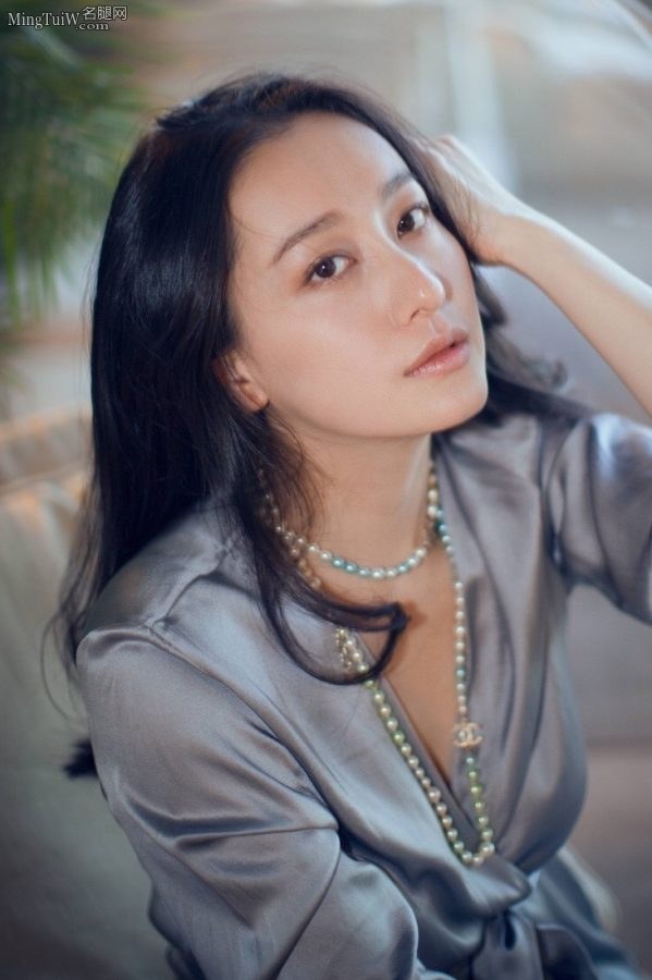 御姐董维嘉光着腿和脚有感觉了(6/6)