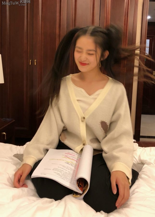 可爱的小美女柴蔚穿着棉袜的小脚(6/6)