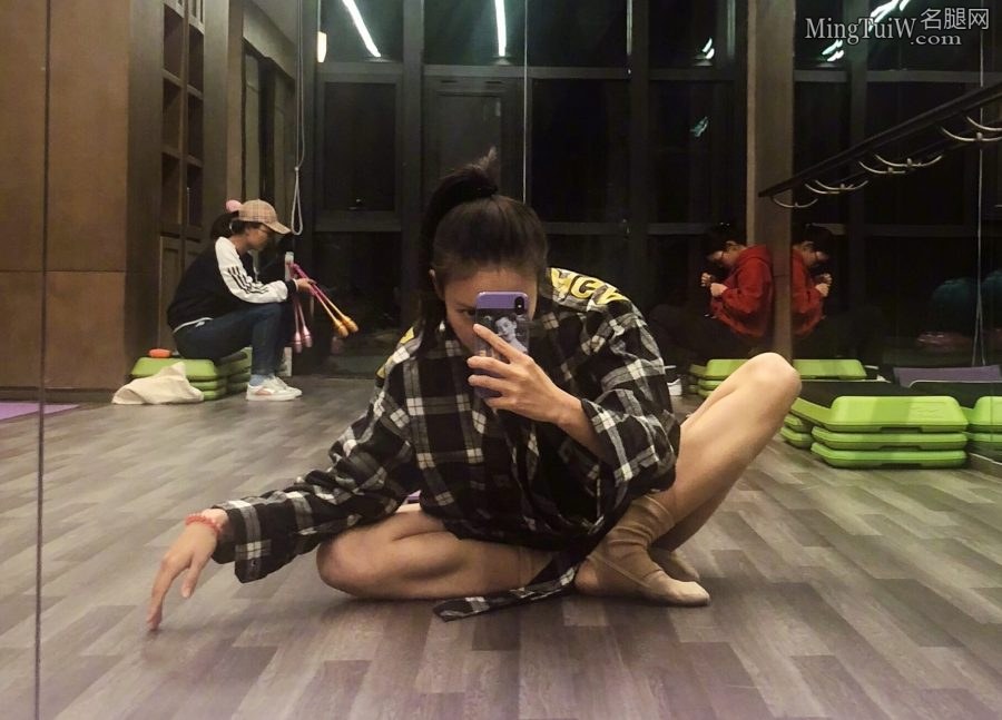 美女金晨锻炼时的真实美腿和脚(5/5)