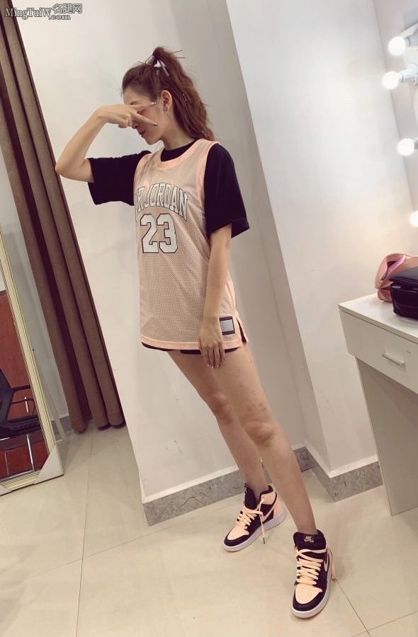 汪聪穿篮球服露出修长紧致的大腿(10/10)