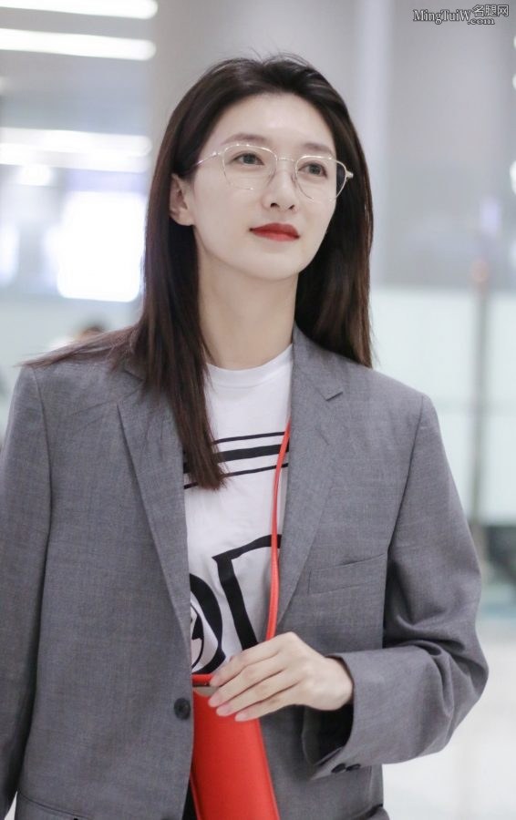 江疏影老师你光着大腿是要去哪里上课吗？(6/11)