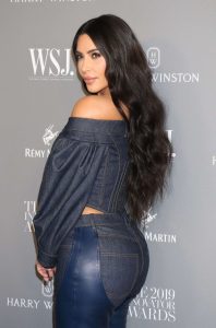 Kim Kardashian篮球般的大臀带给你强烈的视觉冲击