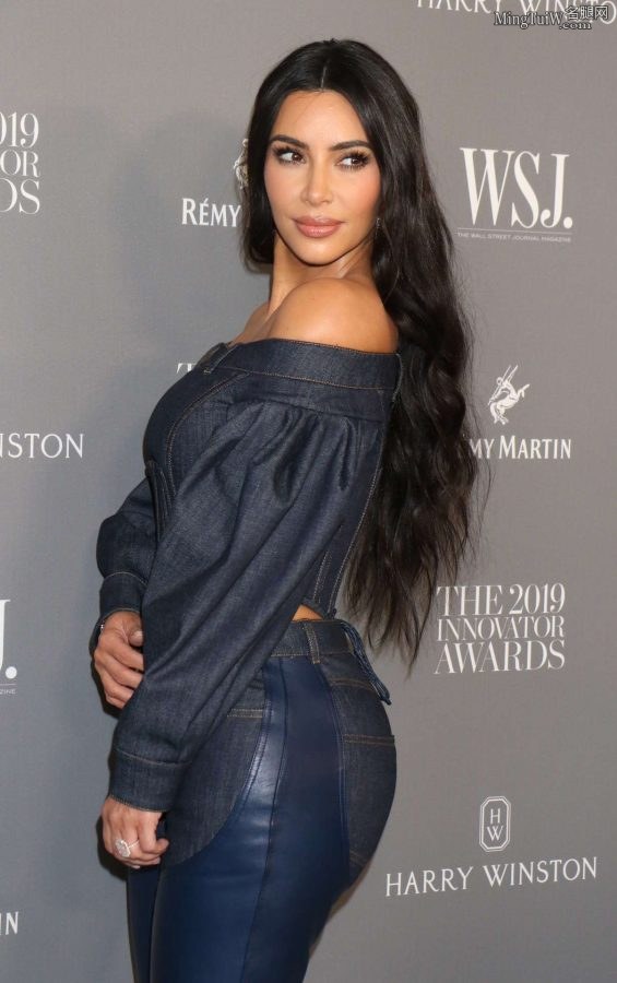 Kim Kardashian篮球般的大臀带给你强烈的视觉冲击(3/16)