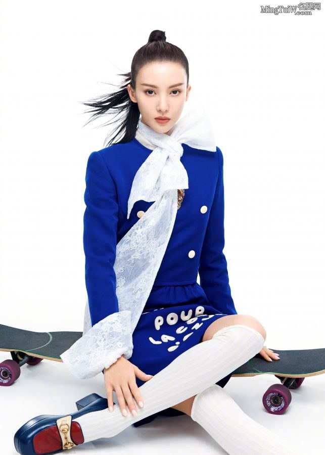 高挑的美女金晨春季运动时尚写真(5/9)
